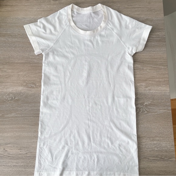 LULULEMON striped white sport t-shirt - Picture 1 of 3